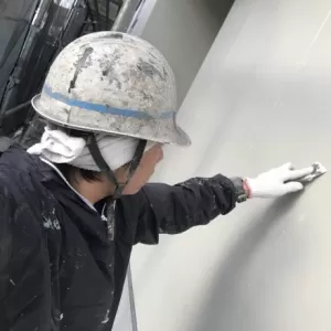 外壁塗装　熊本市東区小山　３棟目パテ処理作業　のサムネイル