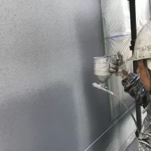 吹付け塗装　熊本市東区小山　外壁吹付け完了のサムネイル