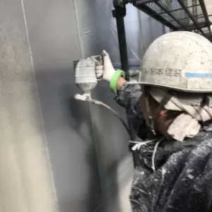 新築住宅外壁塗装　熊本市東区小山　リシン吹付け１回目完了のサムネイル