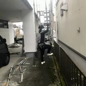 屋根塗装　熊本市東区建軍　昇降足場組立て及び現場調査のサムネイル