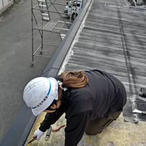 店舗屋上防水　熊本県天草市今釜町　　既存シート撤去のサムネイル