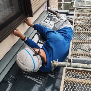 外壁コーキング撤去・養生作業　　熊本県熊本市北区清水　　午後からの晴天に感謝☀のサムネイル