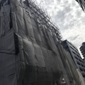 ホテル塗装　熊本市中央区中央街　足場解体作業のサムネイル