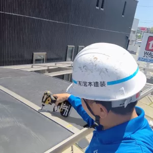 熊本市麻生田住宅塗装完了　後　のカーポート屋根取り付け工事のサムネイル