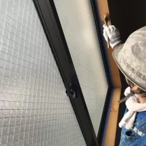 窓枠塗装　熊本市中央区中央街　窓枠塗料コスモマイルドシリコン使用のサムネイル