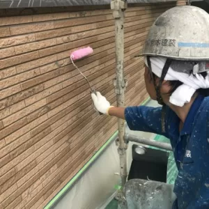 外壁塗装　熊本県菊陽町　1階軒天井塗装完了のサムネイル