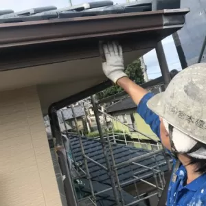破風、樋塗装　熊本県菊陽町　付帯部ケレン、中塗りのサムネイル
