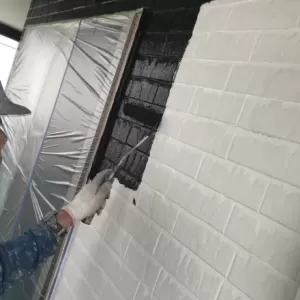 外壁塗装　熊本市北区龍田　外壁下塗り完了！中塗り作業中のサムネイル