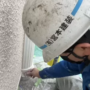 熊本県上益城郡　ギリシャ柱形成工事　パテ及び研磨作業中のサムネイル