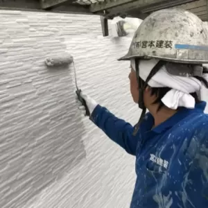 外壁塗装　熊本県御船町　外壁メイン色中塗りのサムネイル