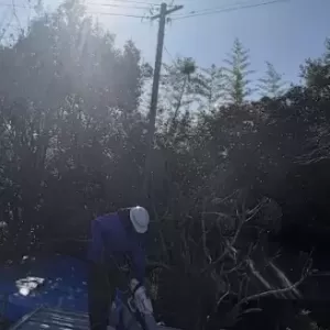 倉庫屋根雨漏れ対策防水工事　熊本県益城郡益城町にて完了　宮本建装防水班のサムネイル