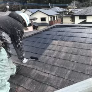 屋根塗装　熊本市北区清水　屋根中塗り作業のサムネイル