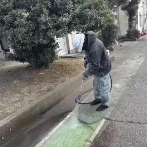 歩行帯塗装　熊本県八代市　歩行帯塗装前高圧洗浄のサムネイル