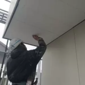 外壁、軒天井塗装　熊本県宇土市　パテ処理作業のサムネイル