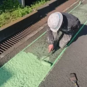 歩行帯塗装　熊本県八代市　アスファルト歩道塗装のサムネイル