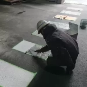 歩行帯塗装　熊本県八代市　横断歩道中塗り、上塗りのサムネイル