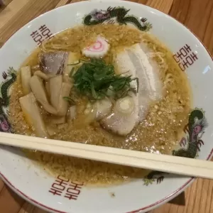 熊本工場歩行帯塗装前　高圧洗浄後　麺屋ココで拉麺を喰らう♪のサムネイル