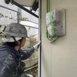 モルタル外壁コーキング処理中　変成シリコン仕様　熊本市北区清水町のサムネイル