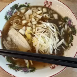熊本の桜を見ながら塗装現場に行き金龍ラーメンを食べる幸せ♪のサムネイル