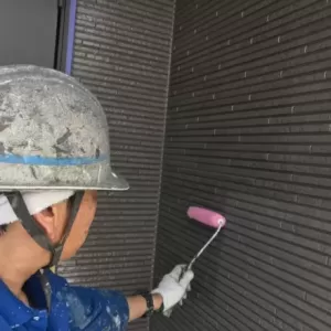 外壁塗装　熊本市南区南高江　外壁フッ素クリヤー上塗り１回目のサムネイル