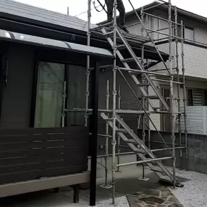 平屋外壁屋根塗装　足場組　熊本市南区南高江　宮本建装のサムネイル