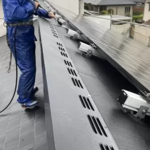 塗装前清掃・高圧洗浄工事完了／太陽光の下も上も綺麗に掃除　熊本市南区南高江のサムネイル