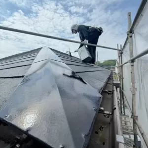 スレート屋根シリコン塗装・屋根板金2液シリコン塗装完了　熱中症対策済　熊本市西区横手のサムネイル