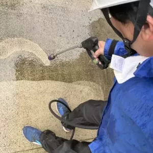 外壁・床を高圧洗浄機にて大掃除！熊本市北区山室　/　シンナー盗難要注意！のサムネイル