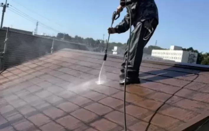屋根塗装　高圧洗浄作業　熊本県菊池郡菊陽町武蔵ヶ丘