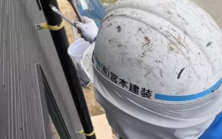 新築樋塗装　刷毛塗装2回目　八代市鏡町　宮本建装